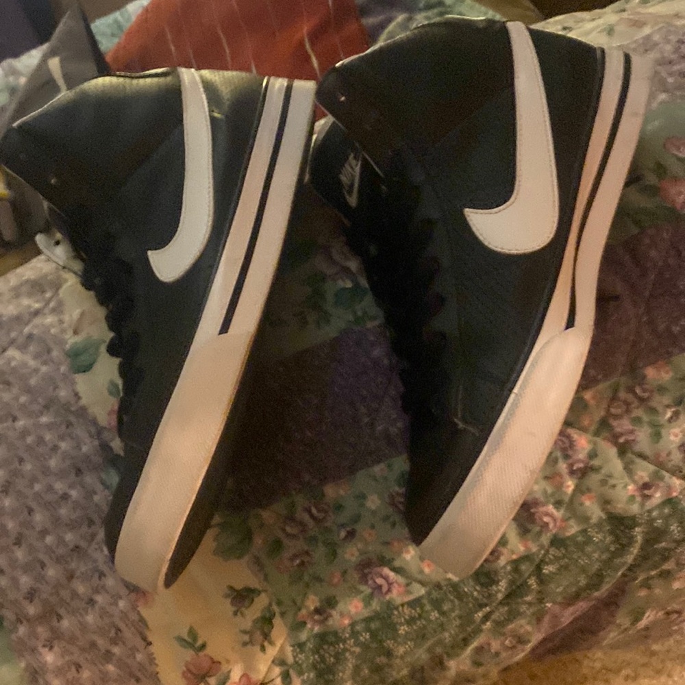 Black and white Nike size 8